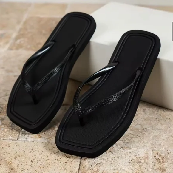 NWT - Flip Flop Square Toe - Black Size 7 Summer 2026 Beach Comfortable Sandal - Picture 3 of 5